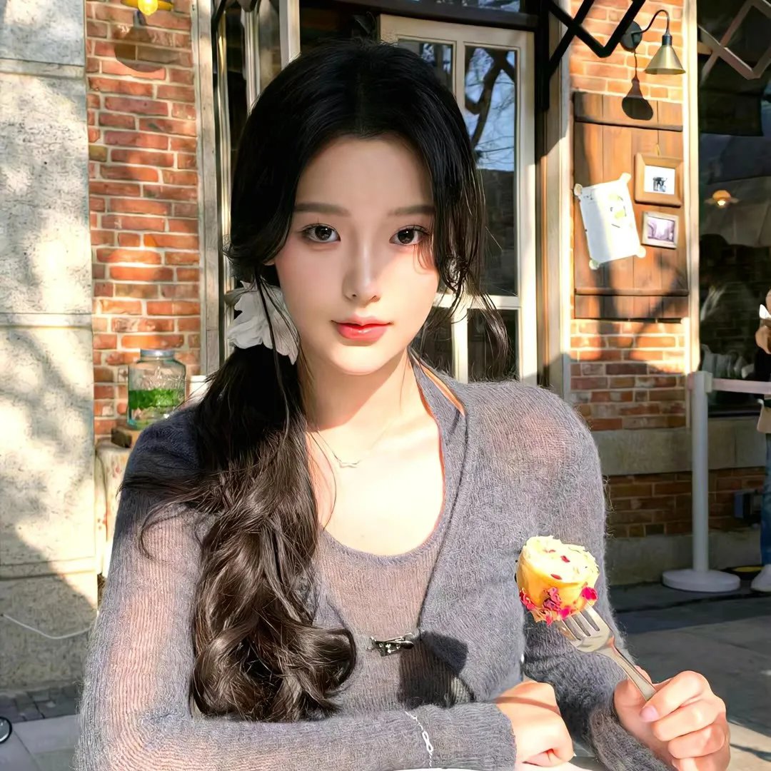 色肉毒蝎女